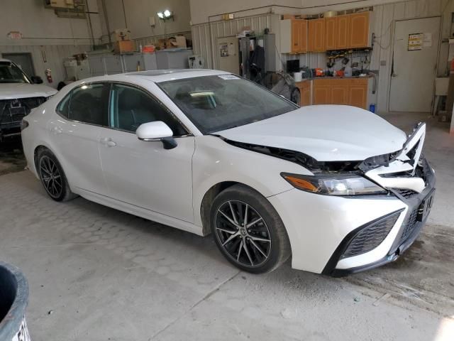 2022 Toyota Camry SE