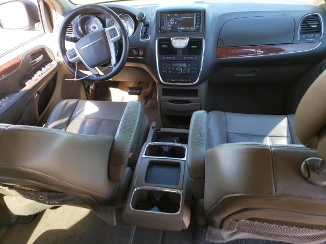 2014 Chrysler Town & Country Touring L