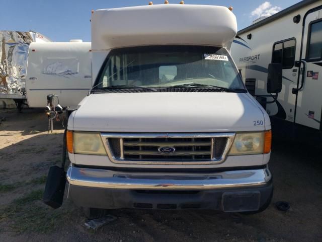 2006 Ford Econoline E350 Super Duty Cutaway Van