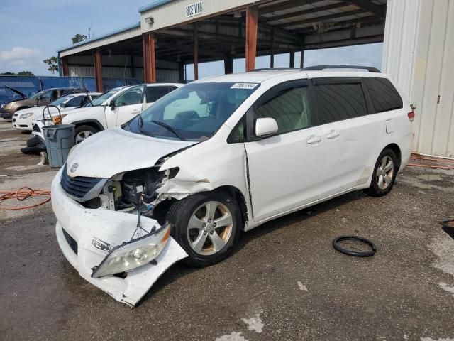 2014 Toyota Sienna LE