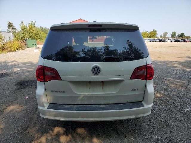 2011 Volkswagen Routan SE