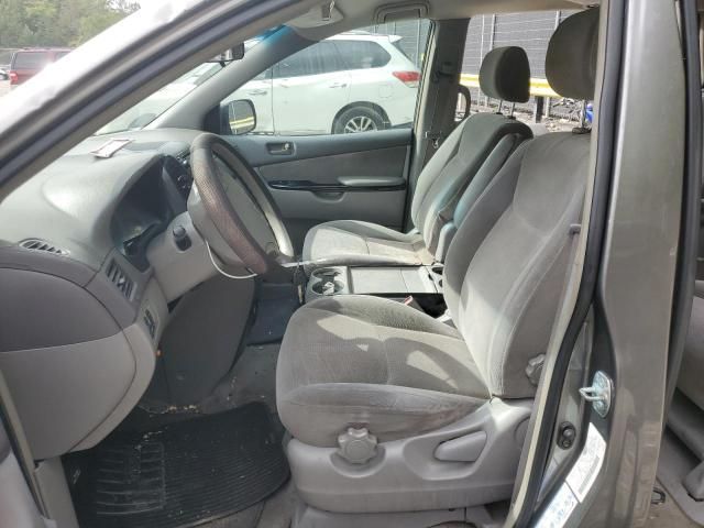 2004 Toyota Sienna CE