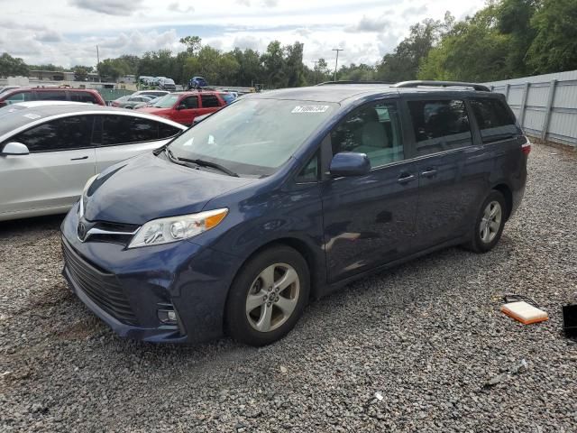 2018 Toyota Sienna LE