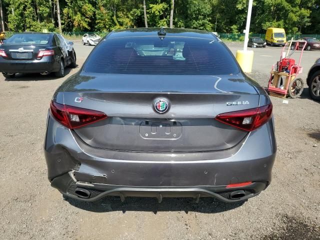 2022 Alfa Romeo Giulia Super