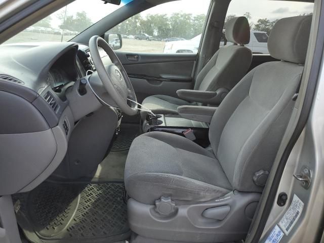 2004 Toyota Sienna CE