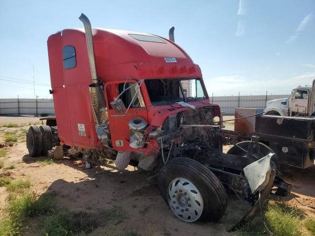 2000 Freightliner Conventional FLD120