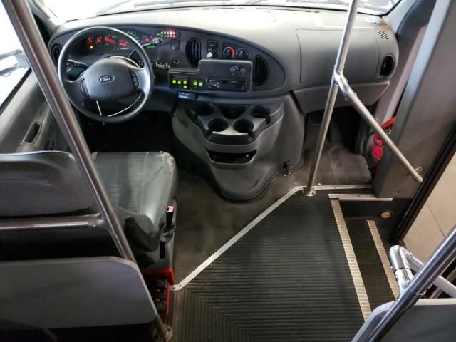 2008 Ford Econoline E350 Super Duty Cutaway Van