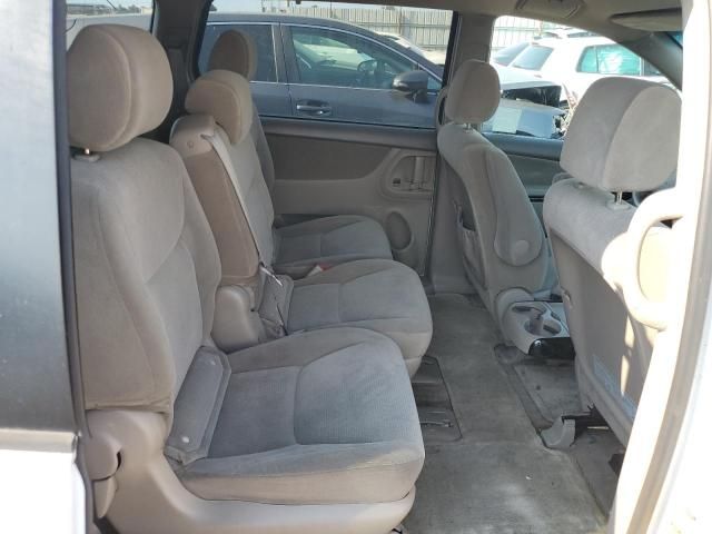 2005 Toyota Sienna CE