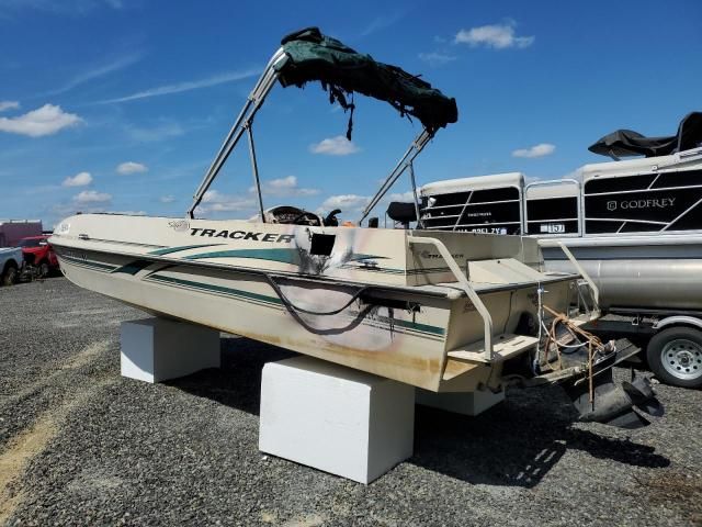 2000 Tracker Boat