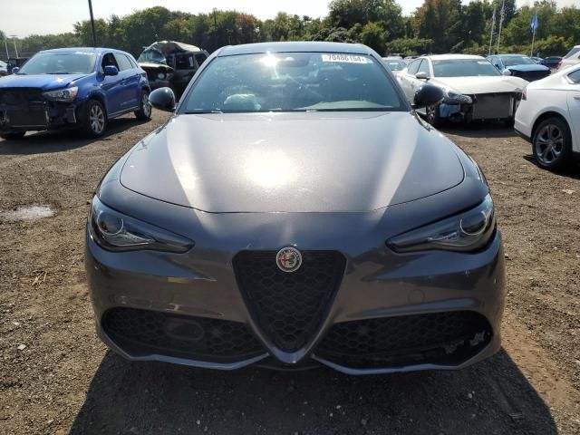 2022 Alfa Romeo Giulia Super