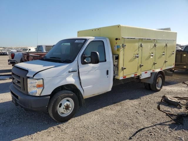 2018 Ford Econoline E450 Super Duty Cutaway Van