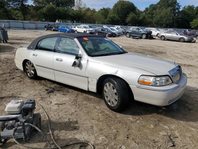 2005 Lincoln Town Car Signature Limited