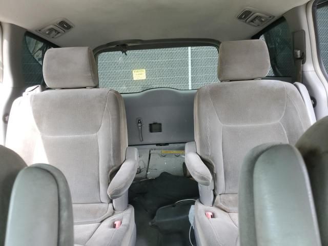 2004 Toyota Sienna CE