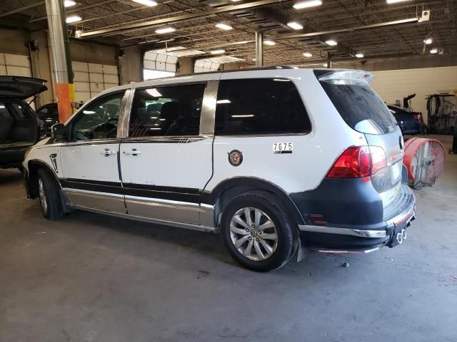 2014 Volkswagen Routan SE