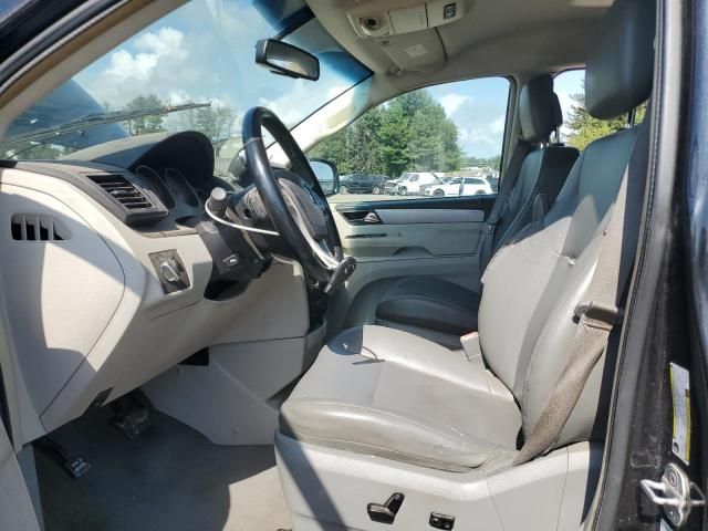 2011 Volkswagen Routan SE