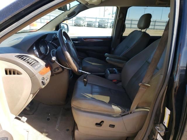 2014 Chrysler Town & Country Touring L