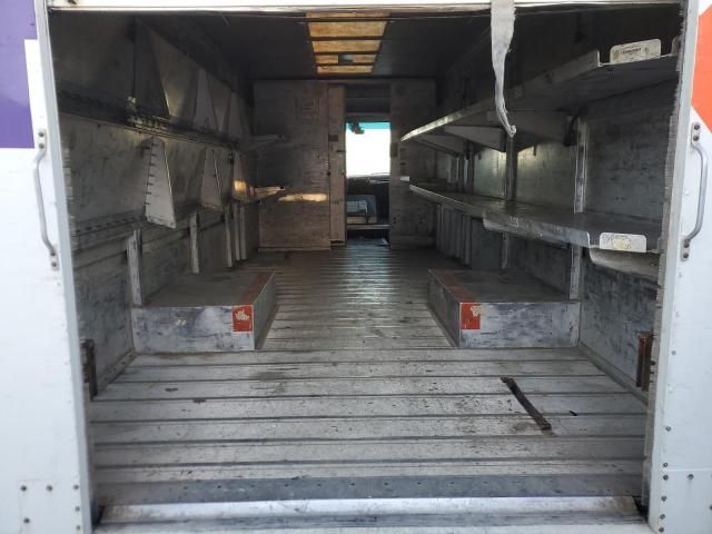 1999 Freightliner Chassis M Line WALK-IN Van