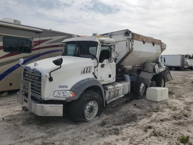 2017 Mack 800 GU800