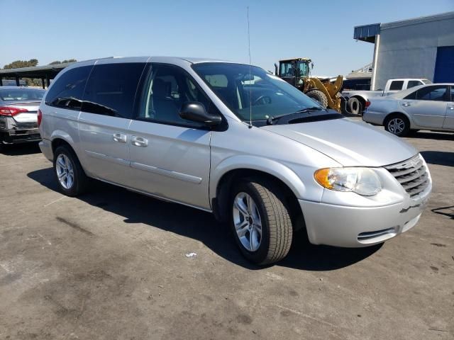 2007 Chrysler Town & Country LX