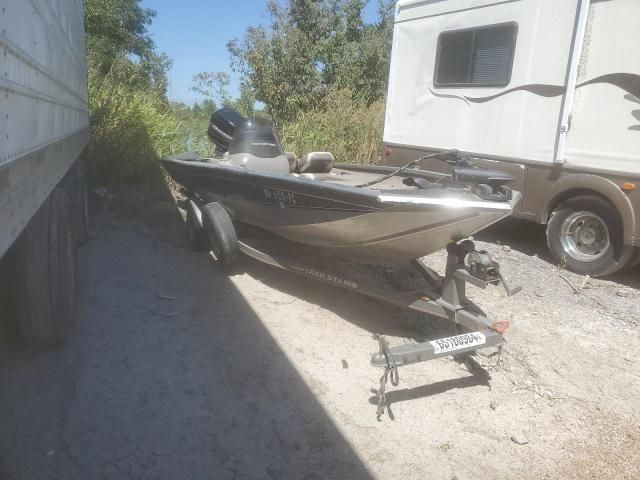 2004 Tracker Boat