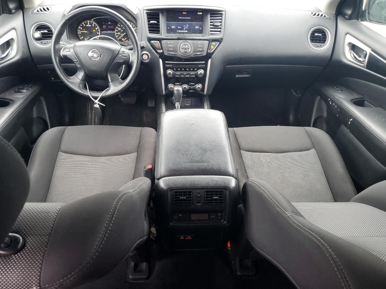 2020 Nissan Pathfinder sv