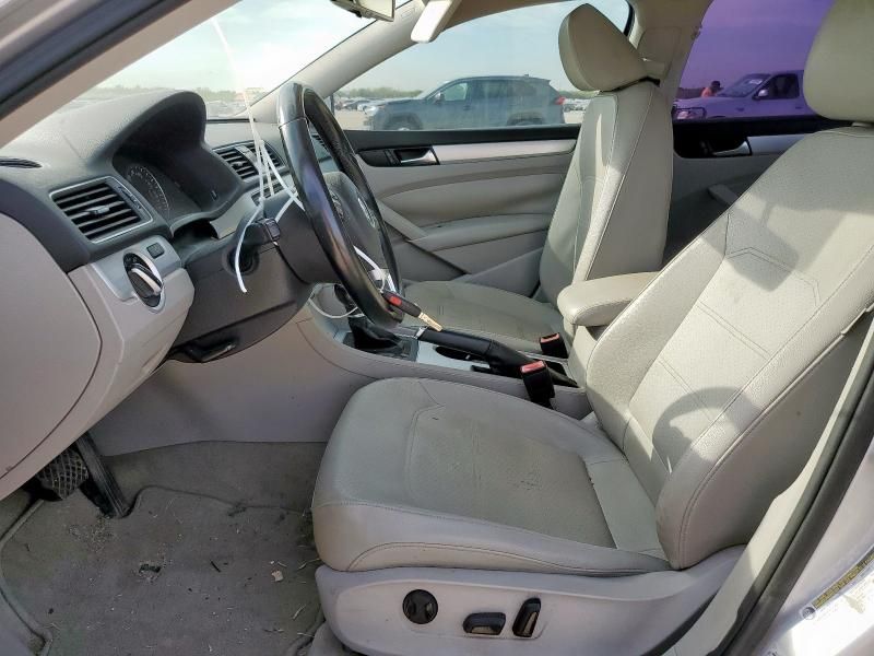 2013 Volkswagen Passat SE