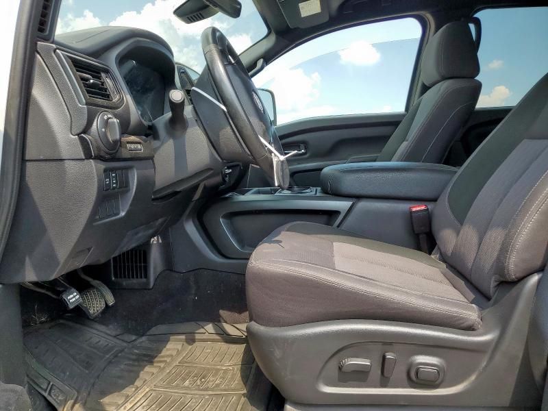 2023 Nissan Titan SV