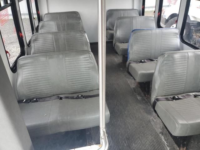 2009 Ford Econoline E450 Super Duty Cutaway Van