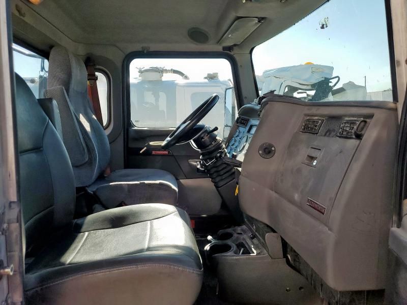2016 Kenworth T370 Semi Truck