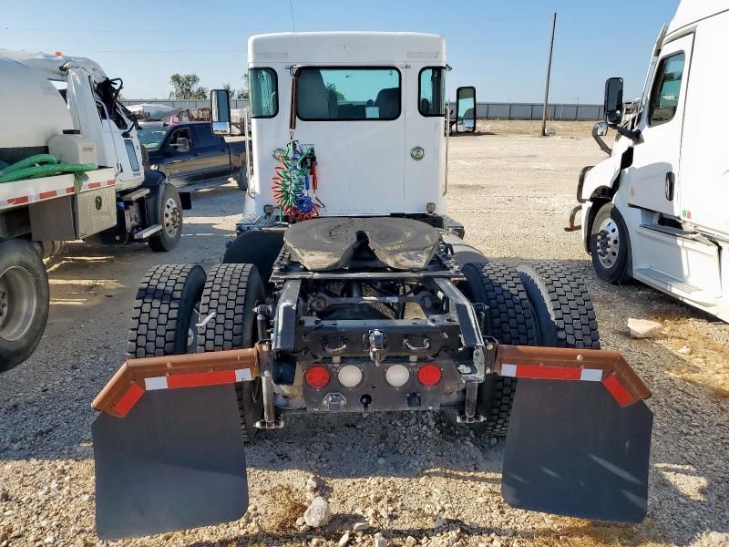 2016 Kenworth T370 Semi Truck