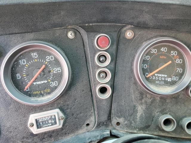 1995 Volvo WX Refuse Truck