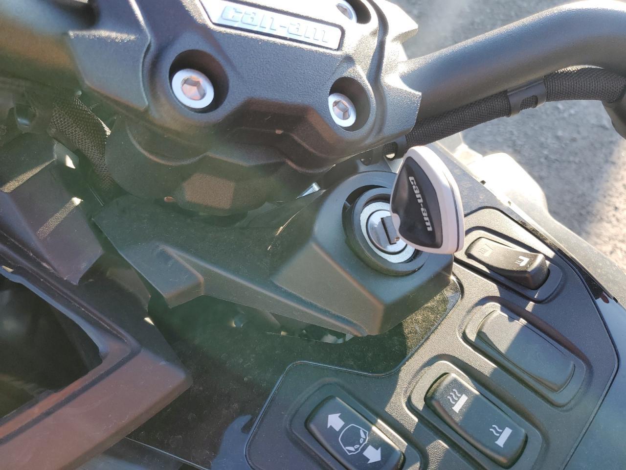 2024 Can-Am Spyder Roadster RT