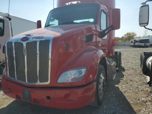 2019 Peterbilt Tractor 579-Semi Truck