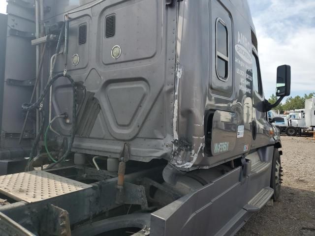 2015 Freightliner Cascadia Semi Truck