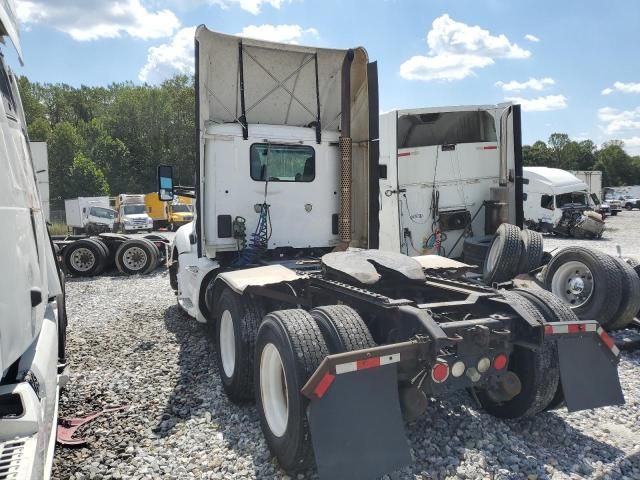 2014 Kenworth T680 Semi Truck