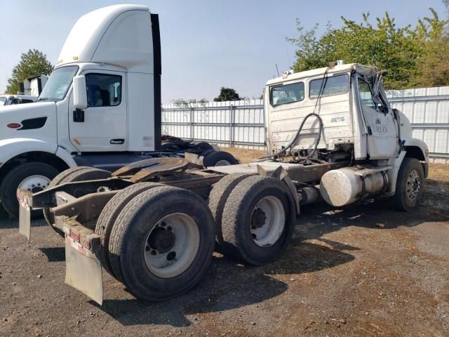 2000 Freightliner FL112 Semi Truck