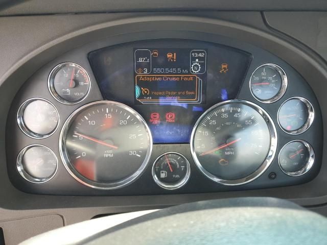 2014 Kenworth T680 Semi Truck