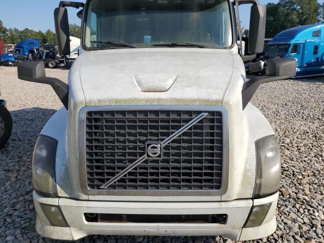 2015 Volvo VNL Semi Truck