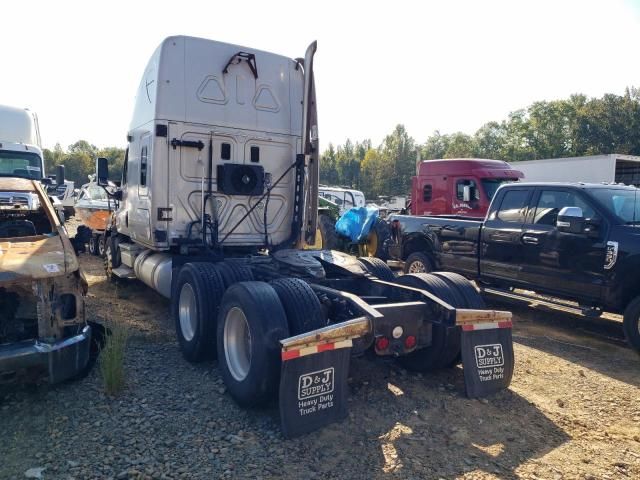 2009 Freightliner Cascadia 125 Semi Truck