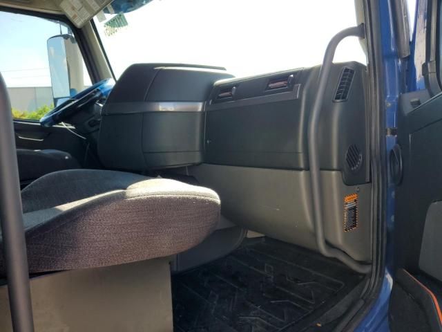2019 Volvo VNR Semi Truck