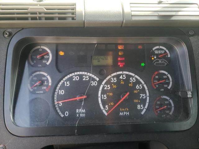 2012 Freightliner Cascadia Semi Truck