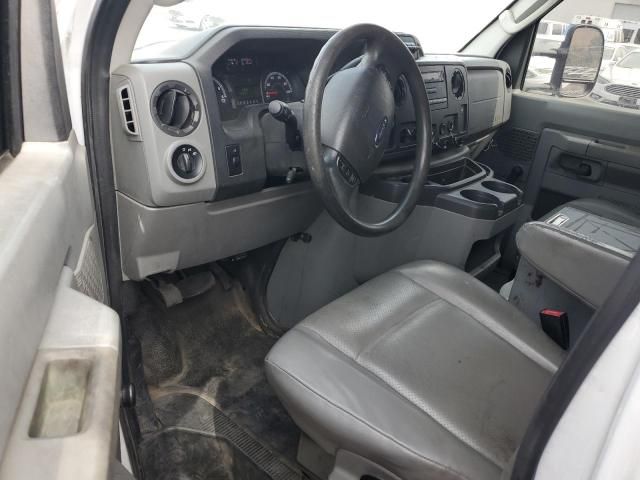 2016 Ford Econoline E450 Super Duty Cutaway Van