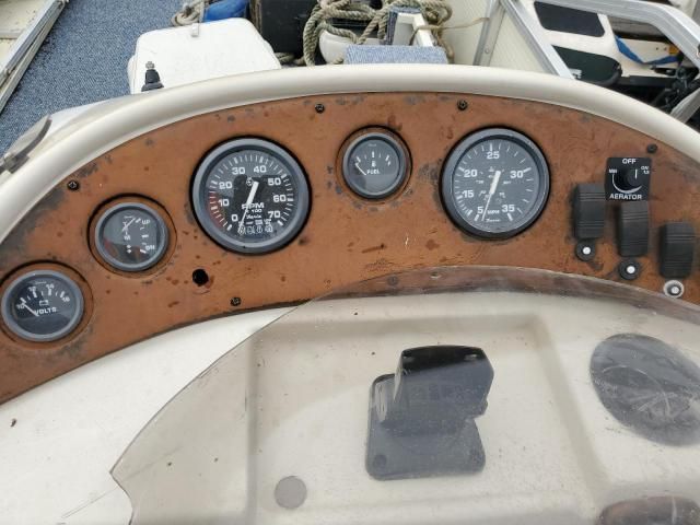 2000 Suncruiser Boat