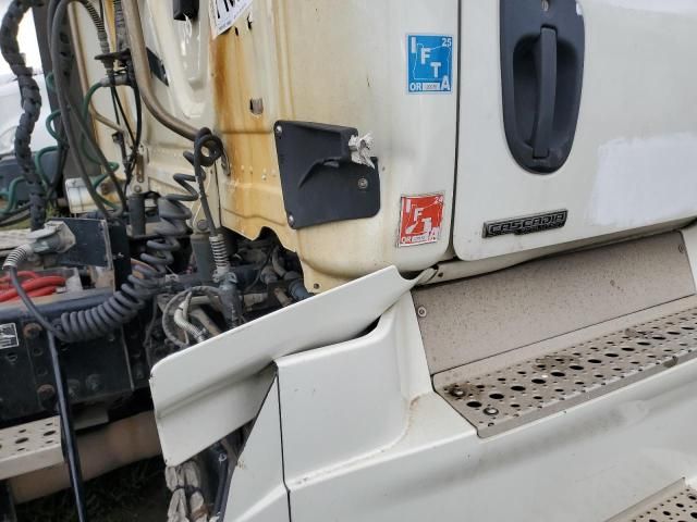 2016 Freightliner Cascadia 113 Semi Truck