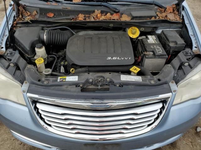 2013 Chrysler Town & Country Touring
