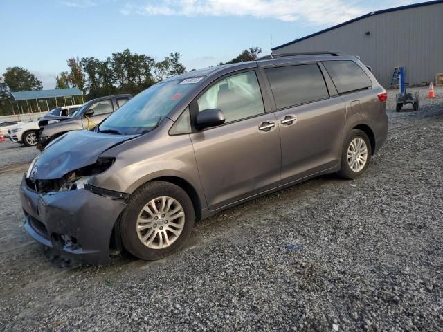 2016 Toyota Sienna XLE