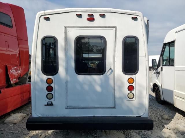 2006 Ford Econoline E450 Super Duty Cutaway Van