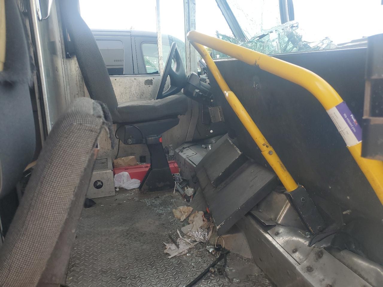 2007 Freightliner Chassis M-Trucks Delivery Van