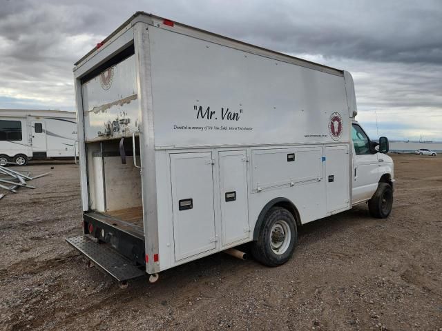 2011 Ford Econoline E350 Super Duty Cutaway Van
