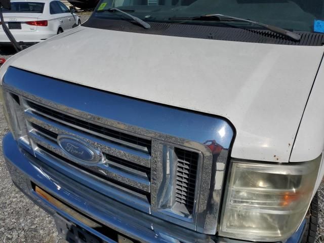 2011 Ford Econoline E450 Super Duty Cutaway Van